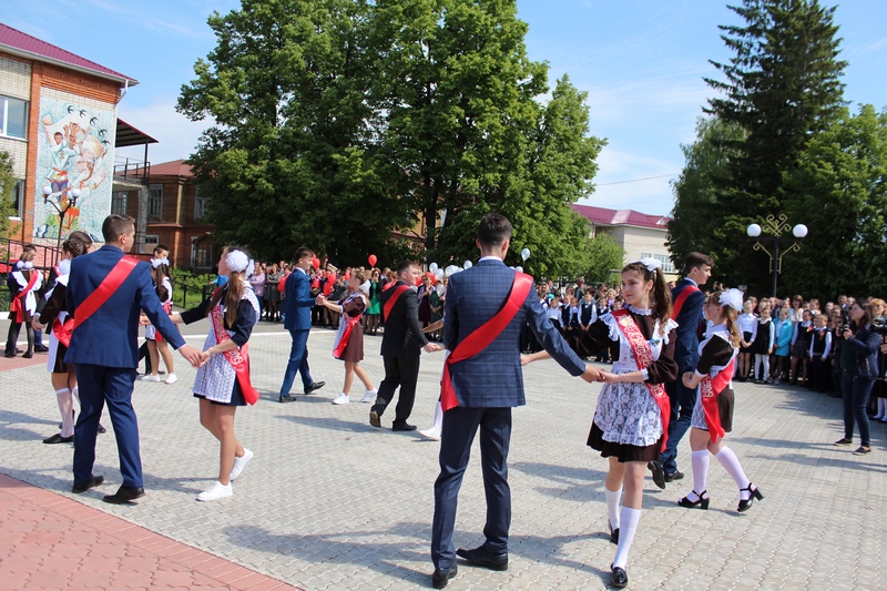 Нет школа аликово. Аликовская СОШ последний звонок 2019. Аликовская СОШ выпускной 2019. Выпускной 2019 Аликово. Аликово выпускники 2019.