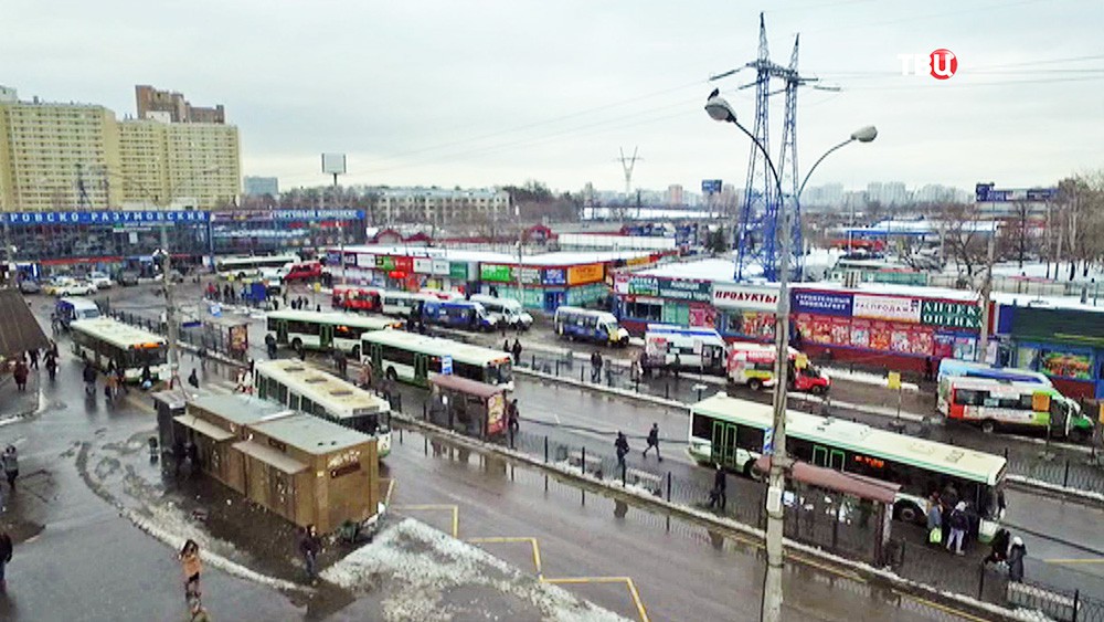 Рынки возле метро. Рынок Петровско Разумовская 2000 год. Петровско-Разумовский рынок в 90. Метро Петровско-Разумовская 90е. Рынок у метро Петровско Разумовская.