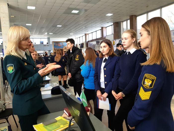 Дело вакансии москва. Таможня Новороссийск. Таможенное дело. Таможенное дело Новороссийск Ушакова. ОАР Новороссийская таможня.