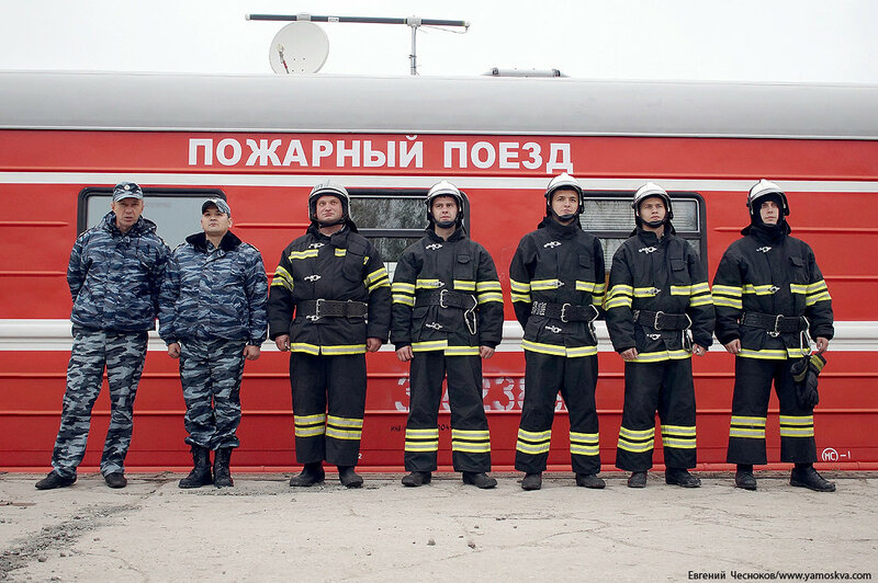 Зарплата пожарного. Пожарный поезд форма. Пожарные поезда охрана. Пожарный поезд США.