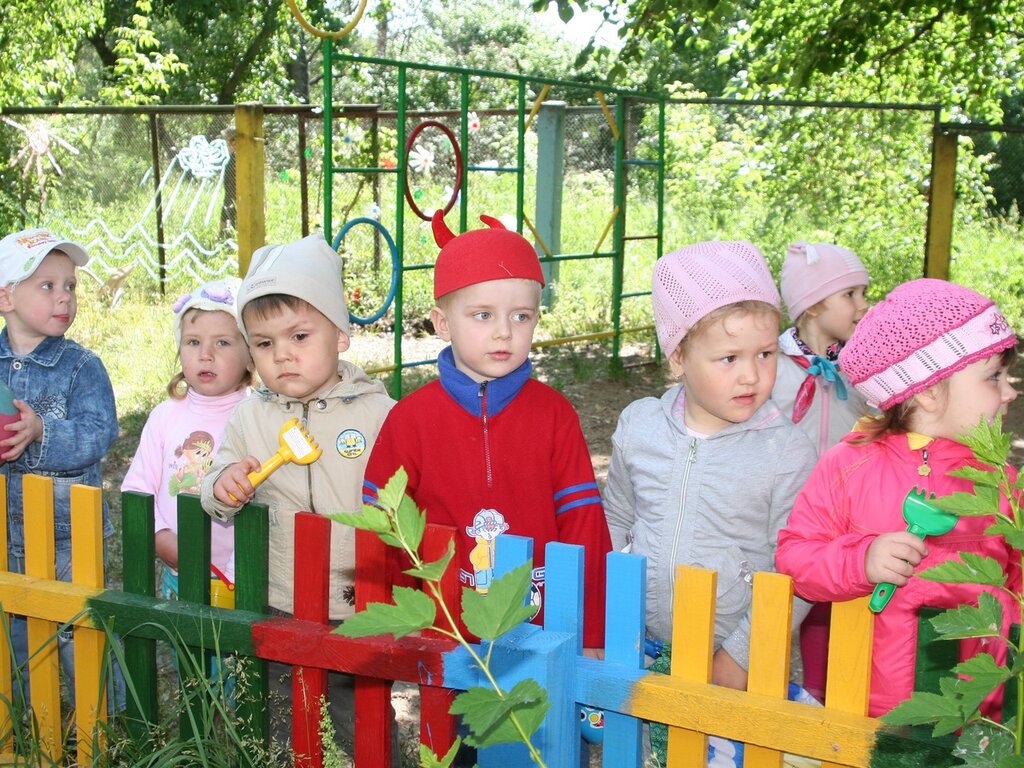Простой день в садике. Дети в саду. Малыши в детском саду. Фотосессия в детском саду. Детский сад фотографии.