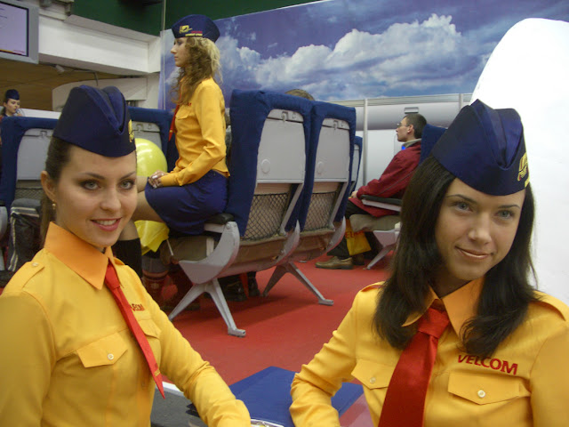 Форма украинских стюардесс. Стюардесса с длинными волосами. Учебные заведения для стюардесс. Девичник в стиле стюардессы.