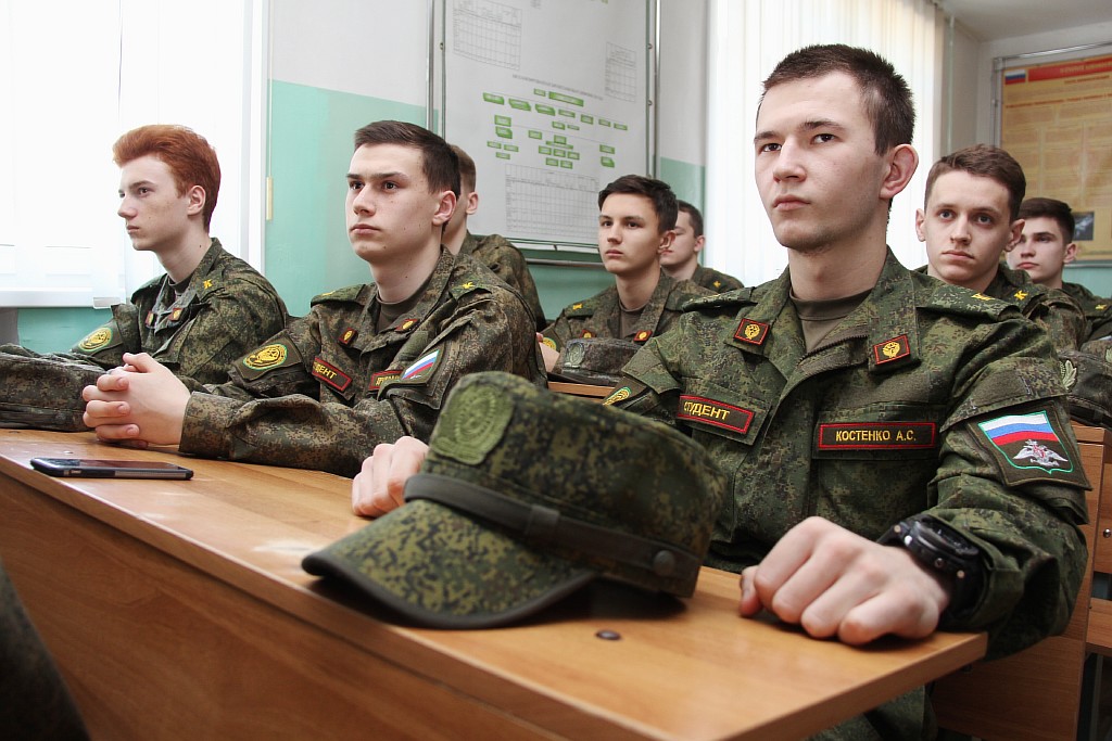 Удобно военно. Высшее военное образование. Престижные военные учебные заведения. Военные Академии России после 11 класса. Военный институт Екатеринбург.