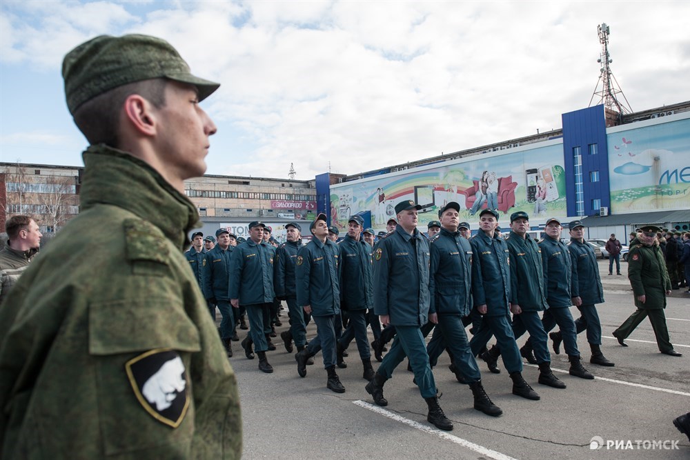 Стану в строй. Репетиция парада в Томске. 9 Мая парад Томск 2017 фото. Стать в Строй.