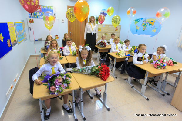 Барвиха школа. Russian International School в Барвихе. Международная частная школа Russian International School. Российская Интернациональная школа в Барвихе. Школа Ris в Барвихе.