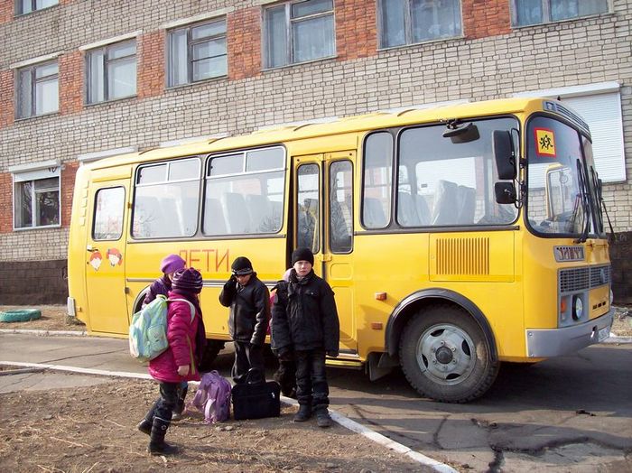 Школа крошка. Школьный автобус школы Коммунар. Хасанский район школьный автобус. Школьный автобус 34 места. Школьный автобус 144 школы.