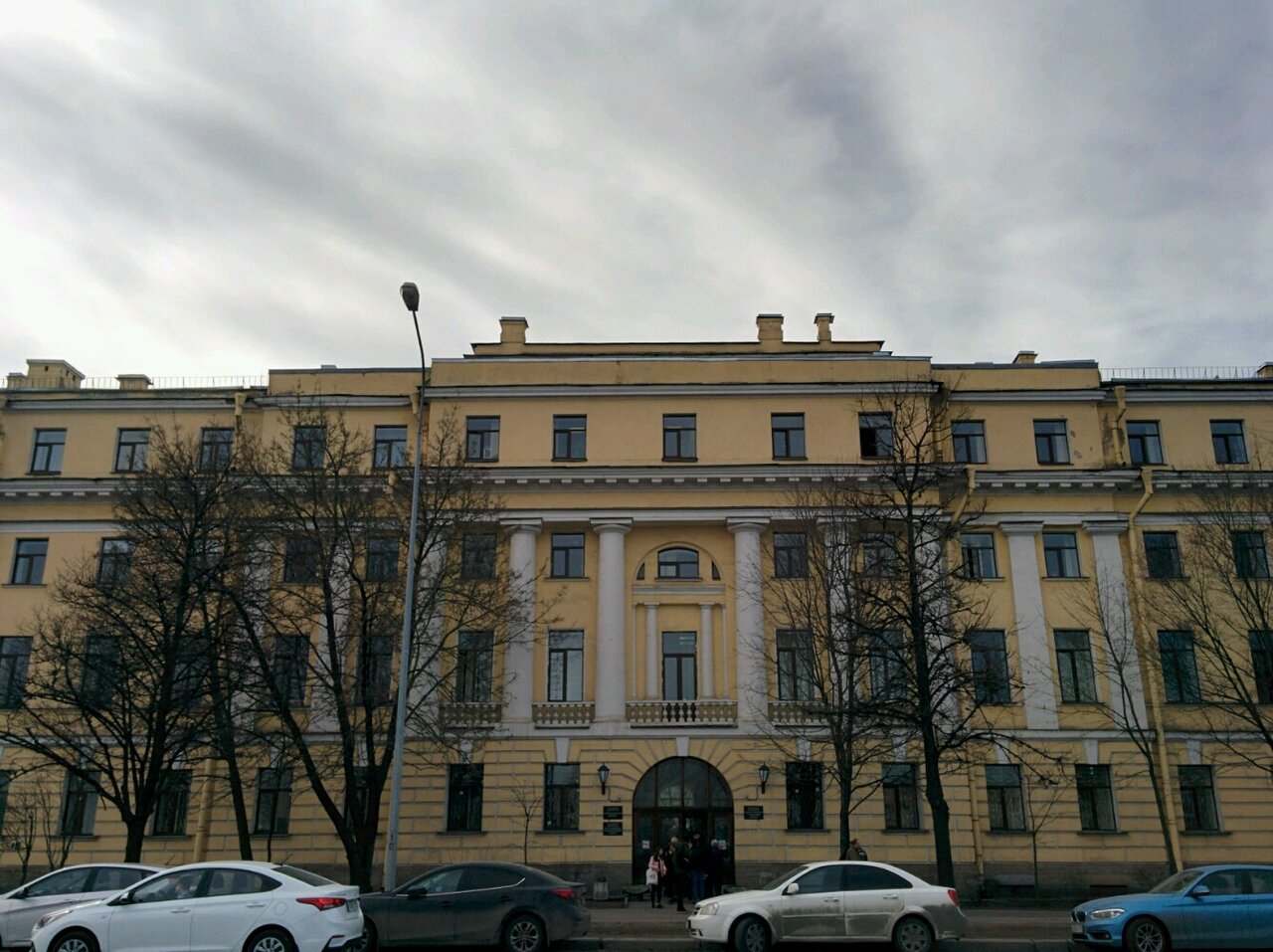 первый университет в санкт петербурге