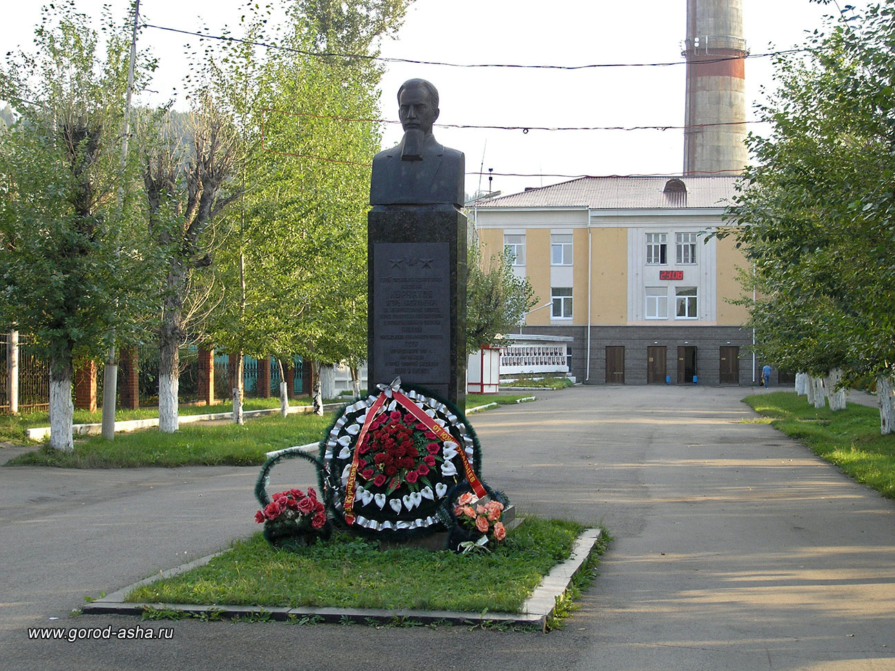 Сим памятник Курчатова
