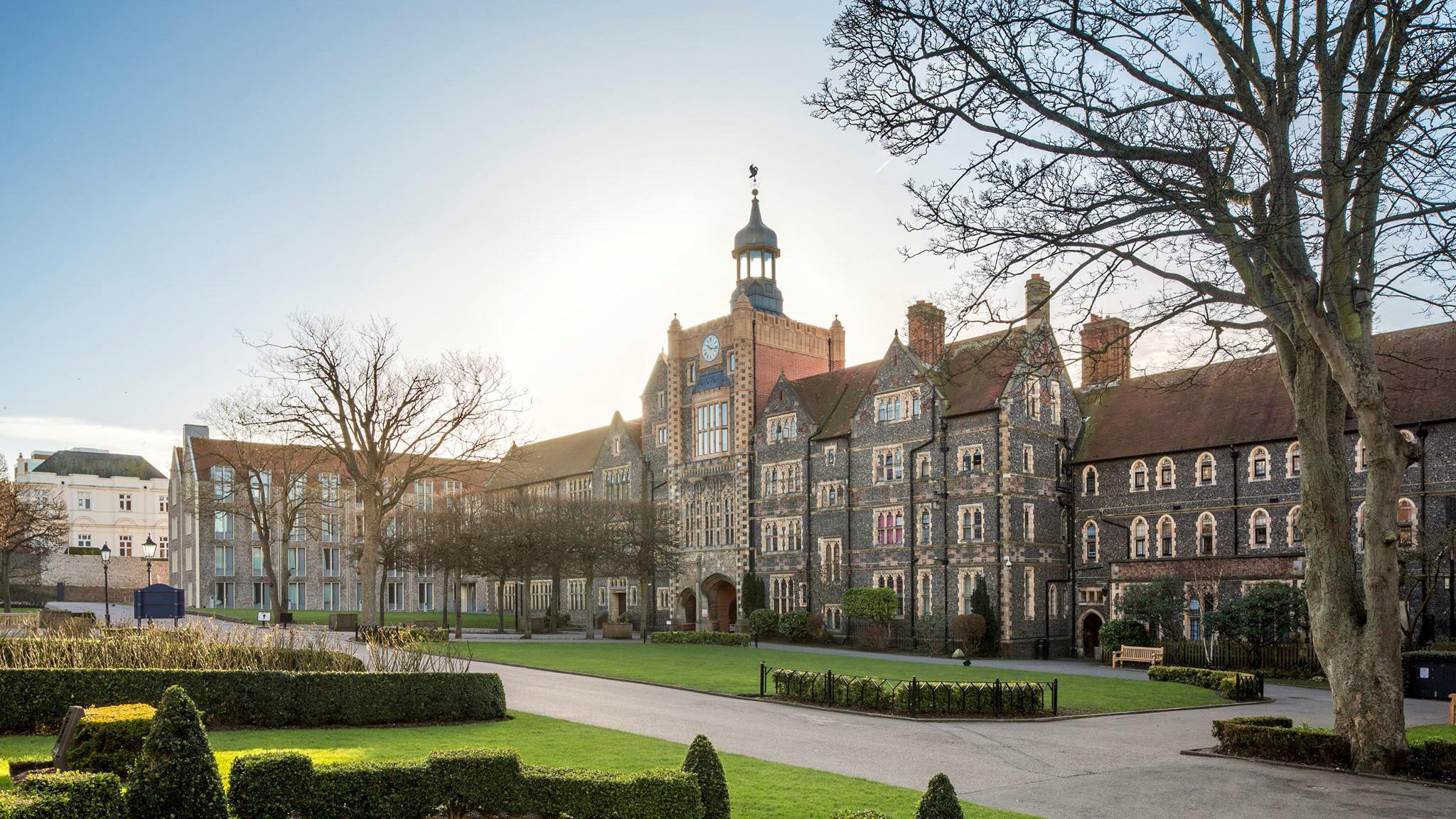 Колледж фотографии. Частная школа Winchester College в Британии. Средние школы Великобритании Brighton College.. Вестминстерская школа в Англии. Школа аббатства Уайкомб.