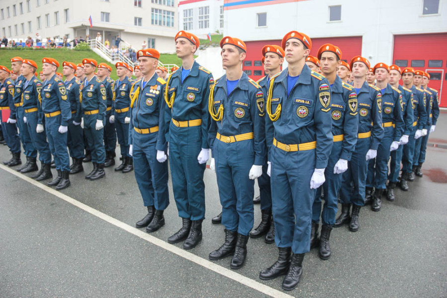 Колледж мчс отзывы. Курсанты училища МЧС. ДВГГТК форма МЧС.