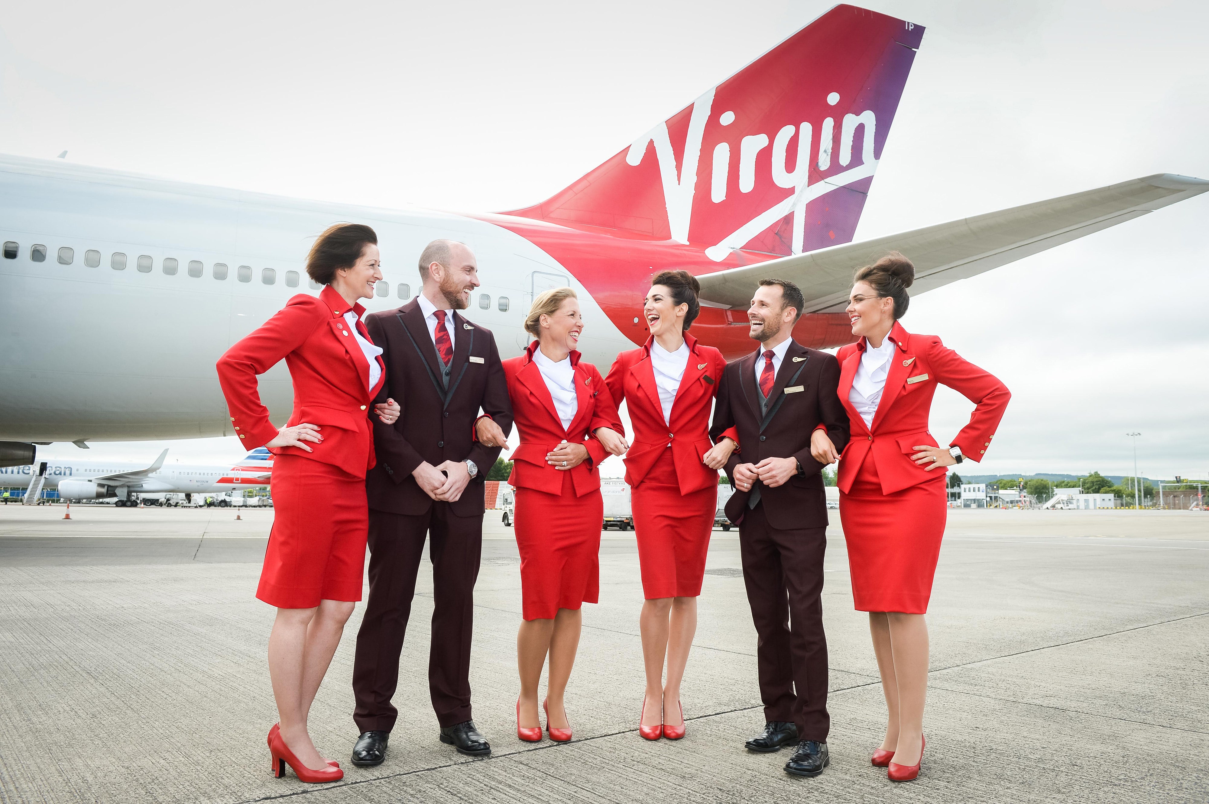 Авиакомпании обучение бортпроводник. Стюардессы Вирджин Атлантик. Virgin Atlantic Airways стюардессы. Вирджин Атлантик униформа. Форма авиакомпании Вирджин Атлантик.