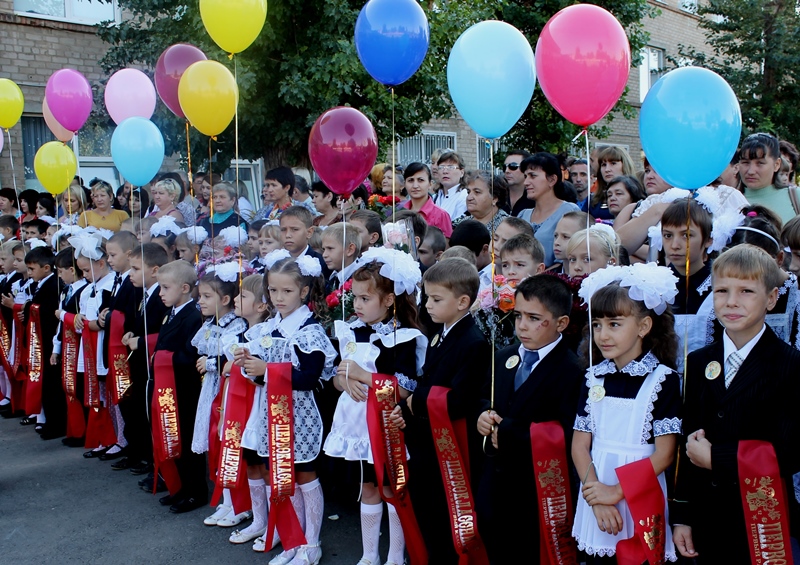 Погода в белую дней. 4 Школа белая Калитва. Школа 4 белая Калитва 2017. Белая Калитва Школьная линейка. 2 Школа белая Калитва 2012.