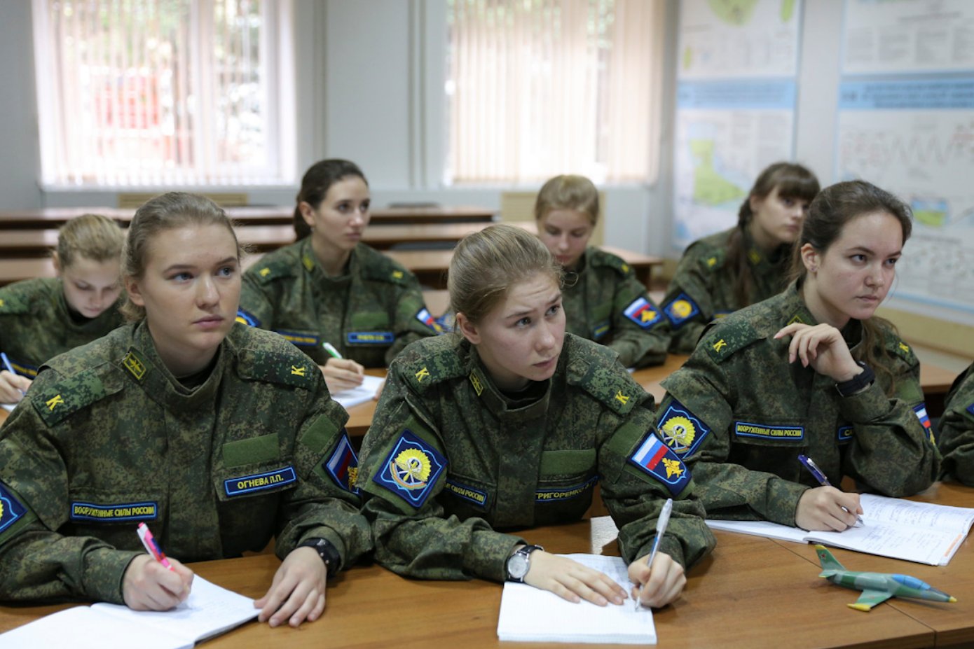 После военной. Военные учебные заведения. Курсантки военных училищ. Военный колледж. Военная Кафедра для девушек.