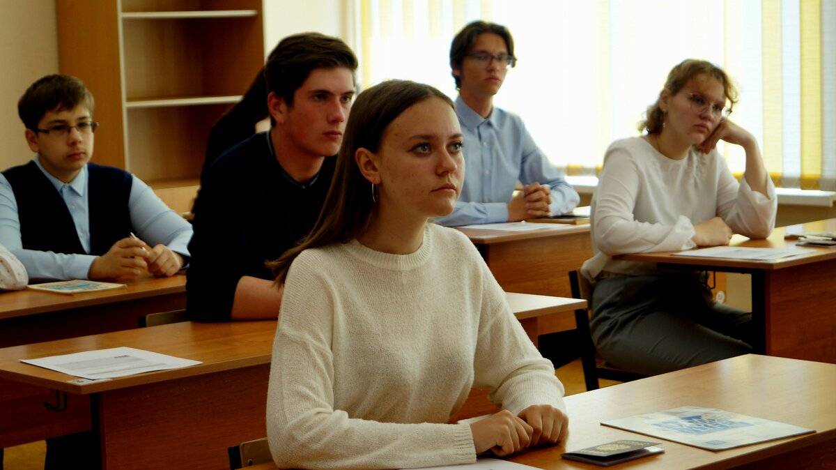 Экзамены после 9 класса 2024. Ученик 9 класса. Экзамен Полс е9 класса в Белоруссии. Фото для собеседования 9 класс. Картинки для устного экзамена.