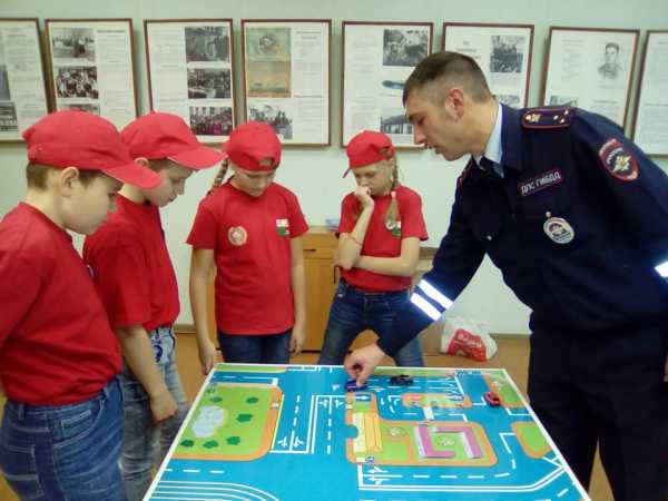 Сайт гимназии 2 зарайск. Юнармейцы в школе. Занятия с юнармейцами в школе. Юнармейцы проводят занятия в школе. Поделки юнармейцев.